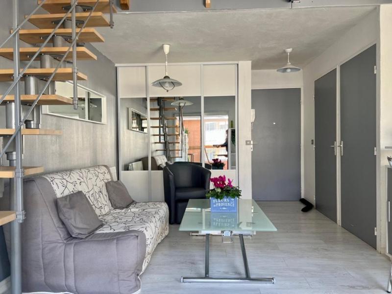 Joli Et Spacieux Studio Avec Garage Au Bord De Mer Fréjus Exteriör bild